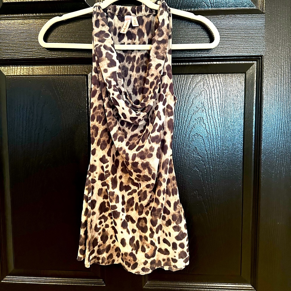 Leopard print sleeveless top